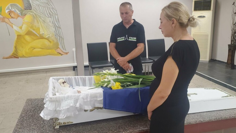 Мъката е огромна: Украинката Олга дойде в България, за да опази бебето си, накрая го погреба 