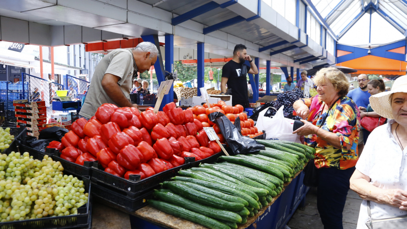 Страшна скъпотия на зеленчуци и плодове в Бургас, хората решиха да... СНИМКА