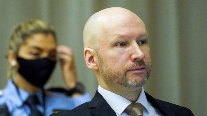 Масовият убиец Андерш Брайвик отново съди Норвегия