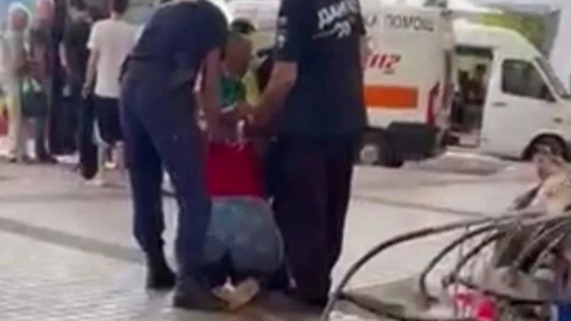 Страшен екшън на пловдивска автогара, полицаи закопчаха жена след...ВИДЕО 