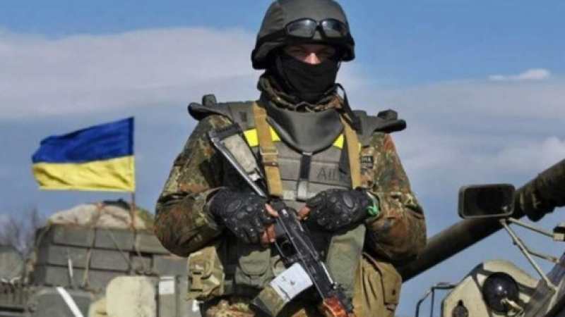 Украински войници издигнаха знамето над селище в Херсонска област СНИМКА