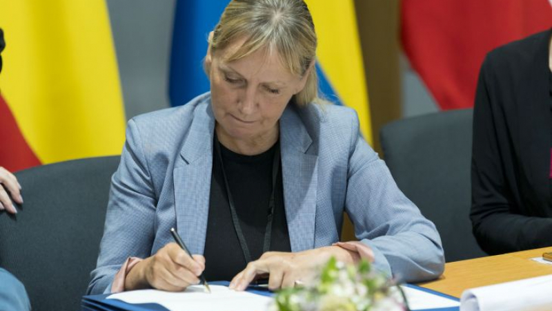 Елена Йончева направи пробив в преговорите в ЕС за реформа в областта на убежището