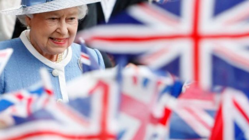 Рекордите на Елизабет II и странните постижения в живота ѝ СНИМКИ