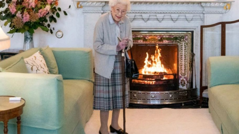 Фотографката, направила последните СНИМКИ на кралицата: Видях я 2 дни преди смъртта й и ми каза…