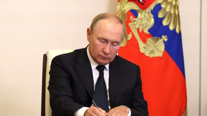 Путин поздрави Чарлз III с възкачването на престола и ето какво му каза
