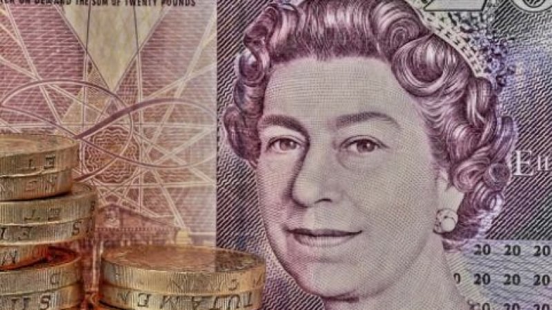 Сменят над 4,7 млн. банкноти във Великобритания заради смъртта на Елизабет II