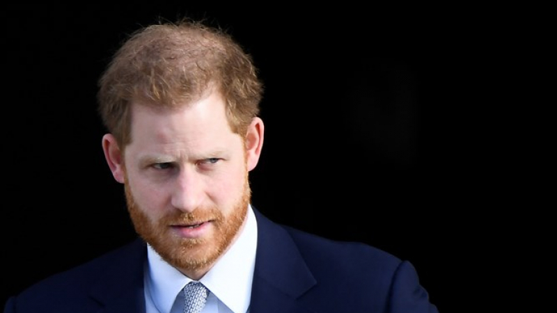  Принц Хари се сбогува с усмивка с починалата Елизабет II