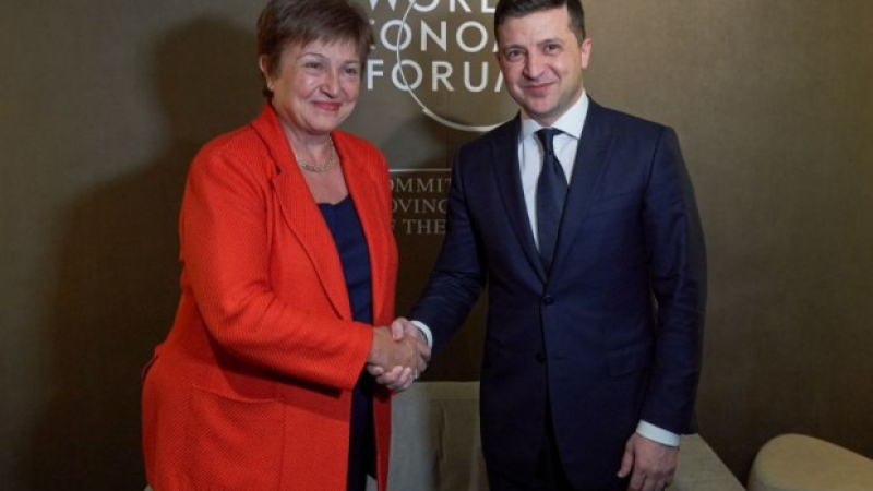 Кристалина Георгиева се чу по телефона със Зеленски и развърза кесията на МВФ