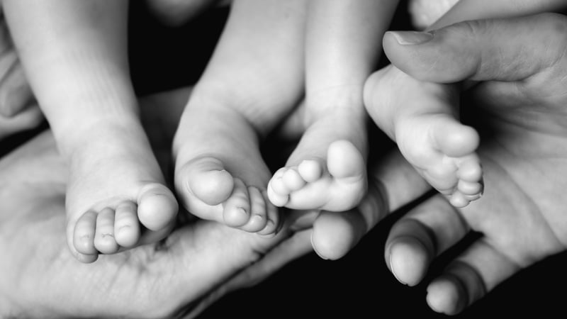 Хванати натясно: Тази жена роди близнаци от различни бащи