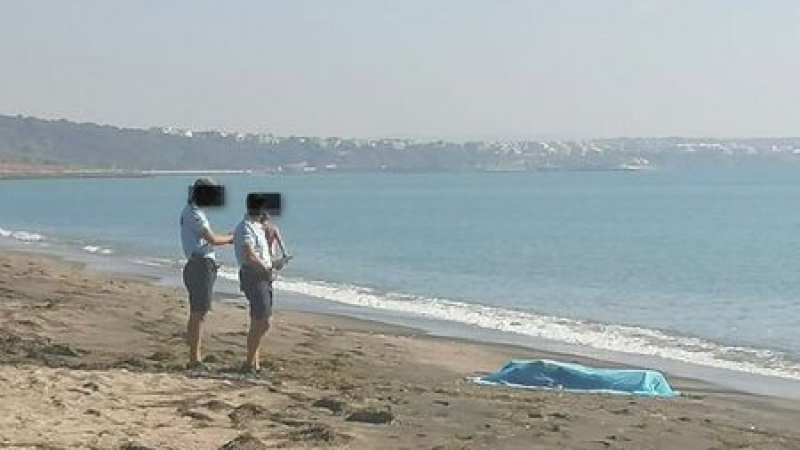 Туристи се натъкнаха на смразяваща находка на плаж край Поморие 
