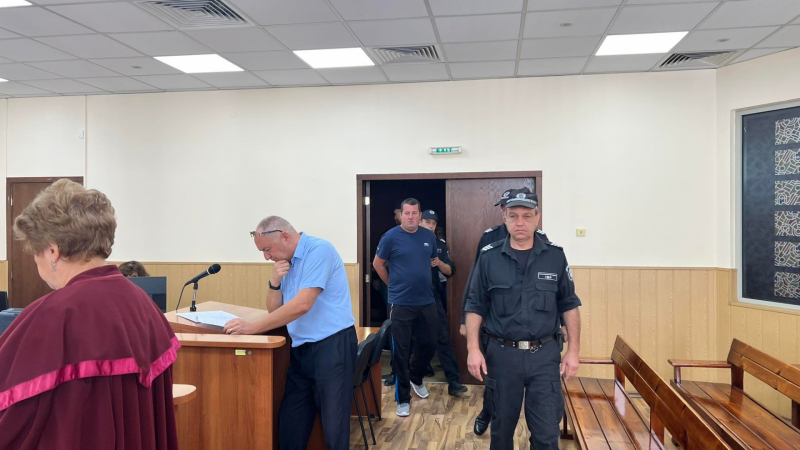 Полицаят от Милево, обвинен в убийство, проговори пред съда СНИМКИ 