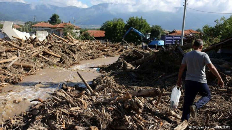 Обявиха какви помощи ще получат пострадалите от наводненията в Карловско 