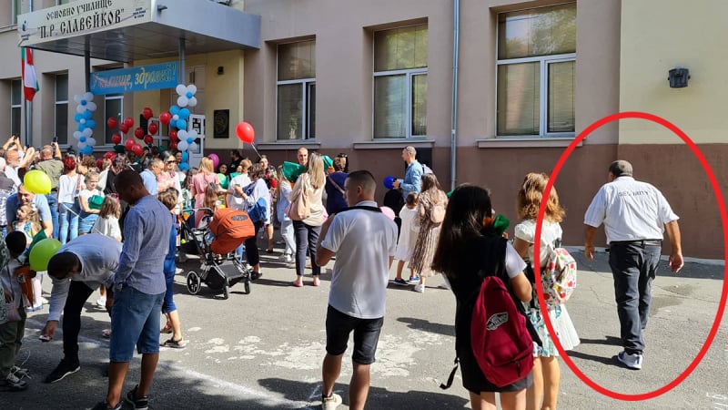 Всички подминаваха портиера в това бургаско училище, но се оказа, че той е...