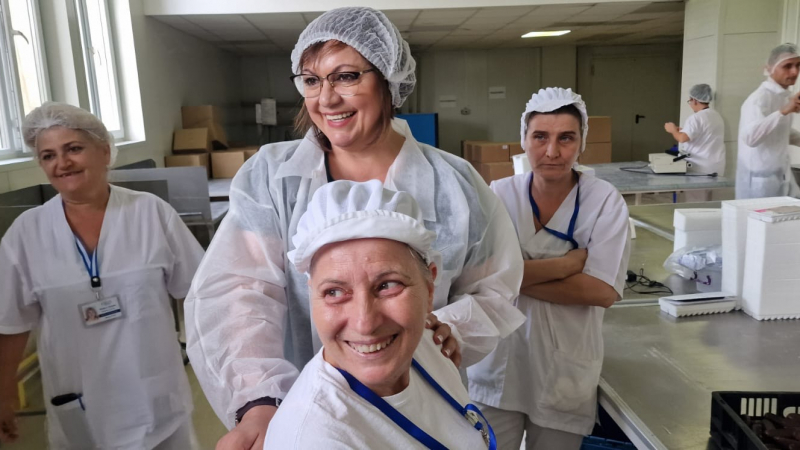 Корнелия Нинова се срещна с работниците в два завода в Ловеч и Горна Оряховица