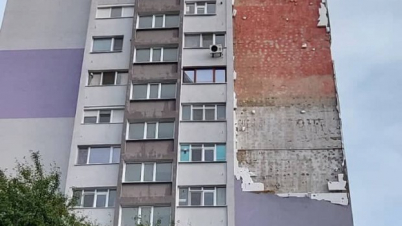 Ураганът изкърти изолацията на саниран блок в Бургас