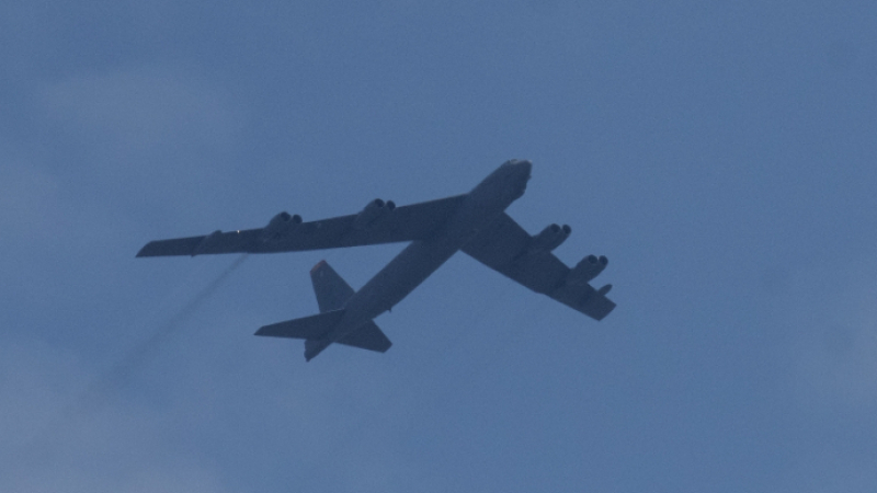 Медиите в Северна Македония гърмят: Американски В-52 са прелетели над Скопие, навлезли са от България