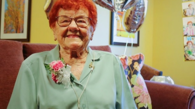 105-год. жена назова алкохолната напитка, допринесла за нейното дълголетие ВИДЕО