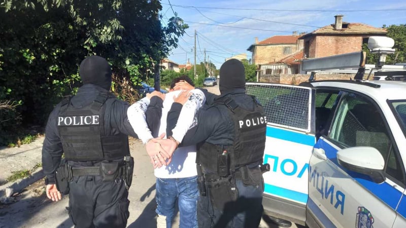 Трима са арестувани при спецакцията в Бургас СНИМКИ