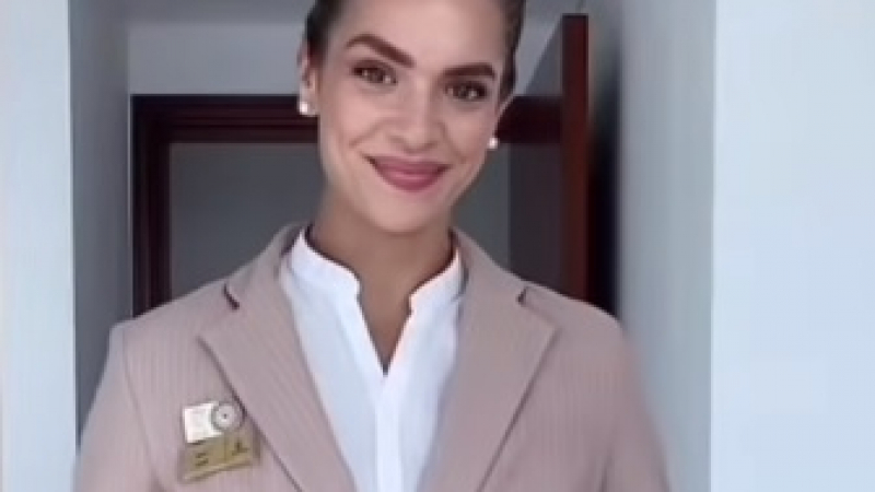 Стюардеса от Emirates показа с какви пижамки спят тя и колежките й на борда ВИДЕО