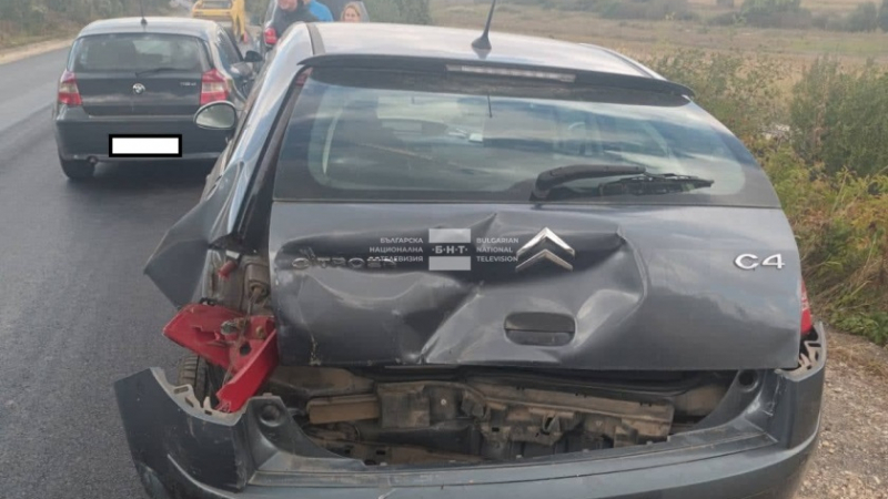Шофьор помля спрели коли на пътя Шумен-Търговище СНИМКИ