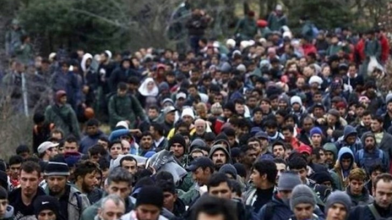 Огромна орда от 100 000 мигранти се скупчила край Одрин и напъва да щурмува границите на ЕС ВИДЕО