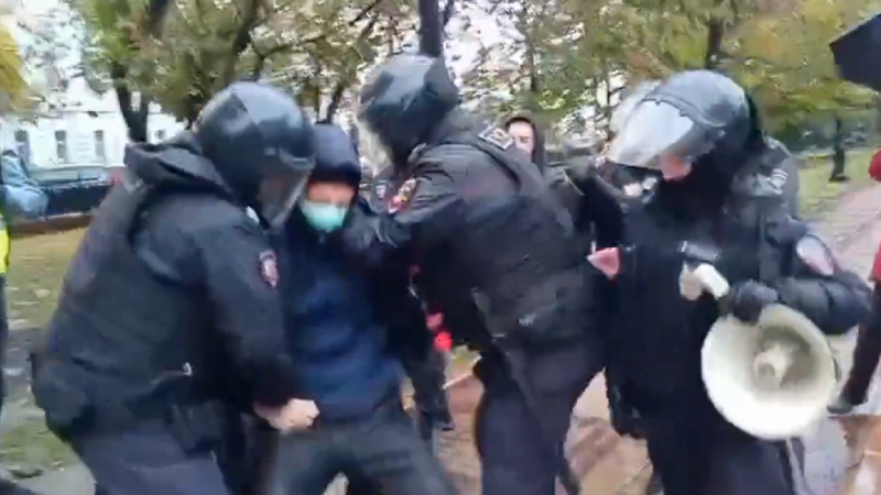Масови арести на демонстранти срещу мобилизацията в Русия ВИДЕО