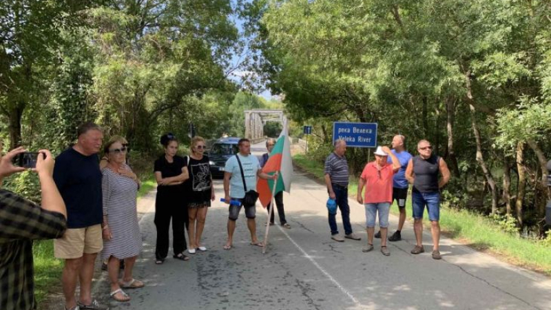 Протестиращите собственици на имоти в Синеморец искат среща с министър Шишков