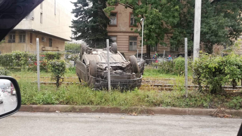 Нови потресаващи катастрофи в София, половин кола я няма, а в друга 3 полицаи и задържан! СНИМКИ 