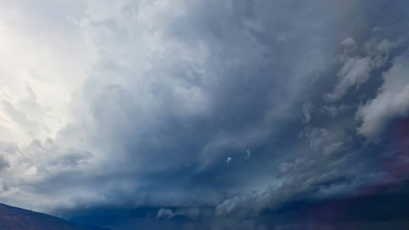 Уникално явление в небето над София след смъртоносната буря СНИМКИ 