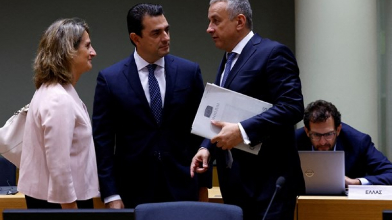 Гръцки министър поиска 80 млрд. евро от ЕС заради високите цени на горивата
