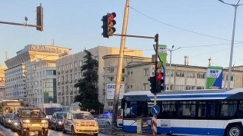 Какво се случва: Страшен инцидент с градски автобус и във Варна