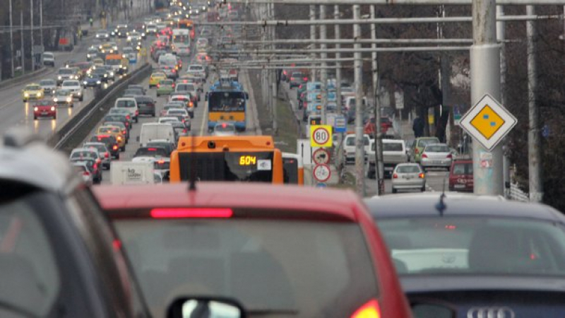 Главоблъсканица в мрежата побърка шофьорите в България! Кой е с предимство СНИМКА