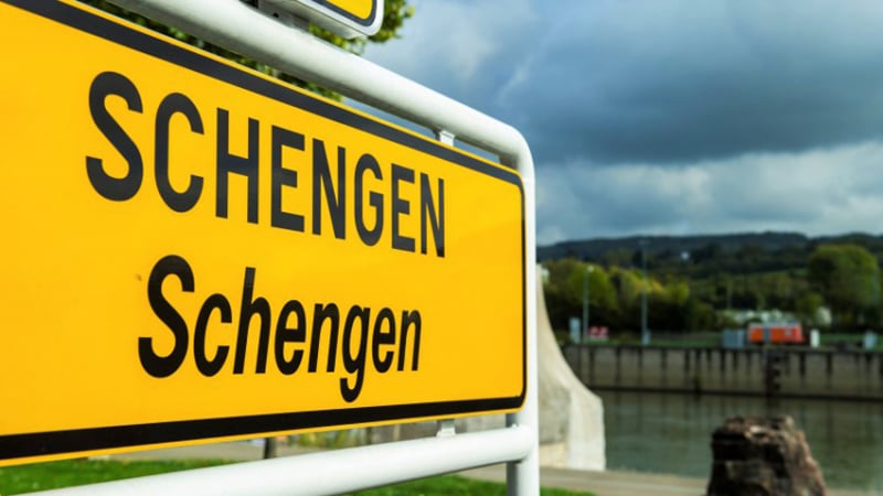 Ето как Виена ни извива ръцете, за да влезем в Шенген по въздух 