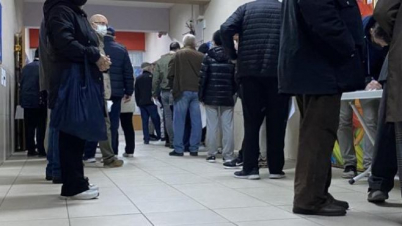 Опашка от мераклии да гласуват се изви в Солун 