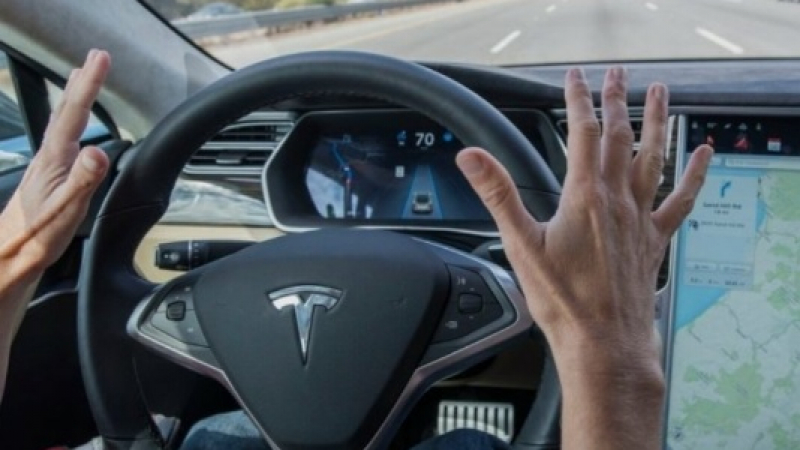  Вижте как автопилот спаси живота на водач на Tesla ВИДЕО