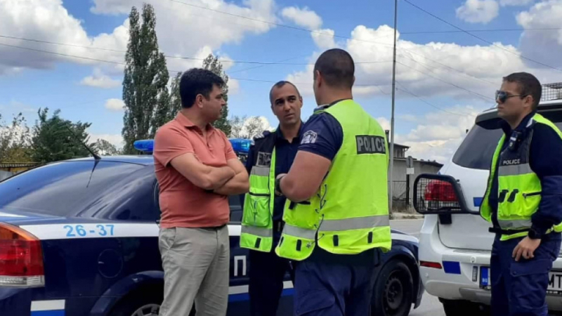 Кметът на Димитровград спря шофьор нарушител и тъкмо да го арестува...