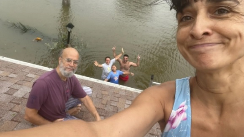 Naples Daily News: Българска цигуларка и баща й оцеляха по чудо в урагана Иън ВИДЕО