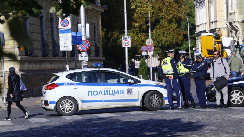 Русенец се разяри и ритна полицай, причината е нелепа