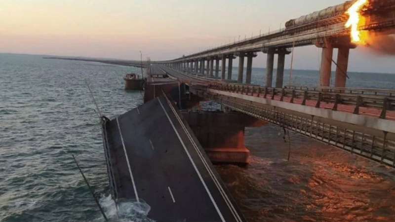 Киев обяви, че спецслужбите на Украйна са взривили Кримския мост, а Москва, че има загинали ВИДЕО