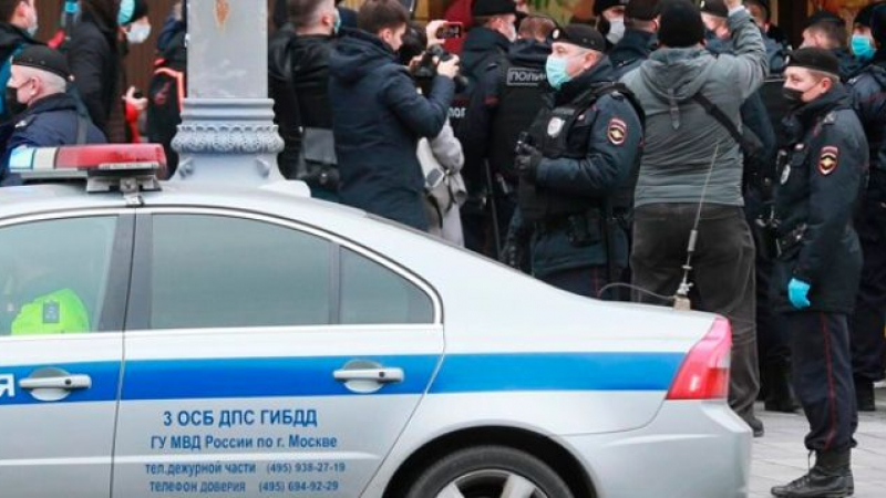 В Москва започнаха арести на военни, елитната дивизия "Дзержински" блокира центъра 