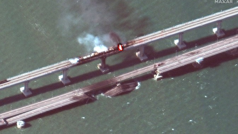 Сателитни СНИМКИ показват щетите след взрива на Кримския мост 