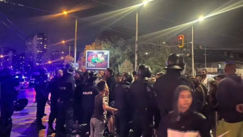 Напрежението на протеста на ромите в София ескалира ВИДЕО 