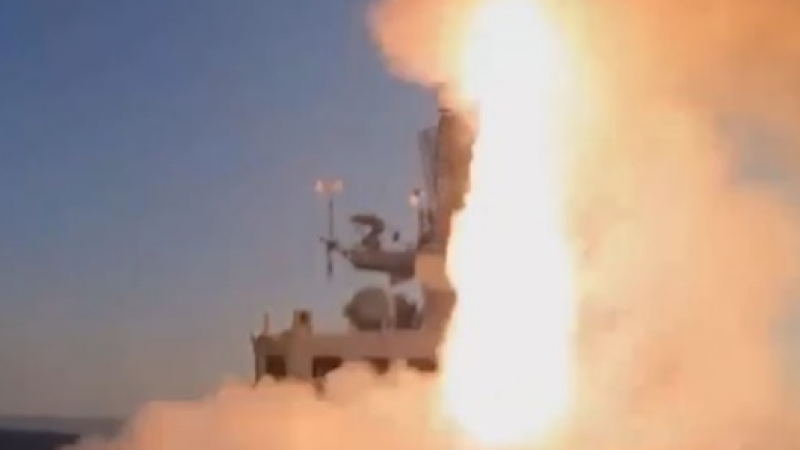 ВИДЕО от войната: Пуск на крилати ракети "Калибър" по цели в Украйна