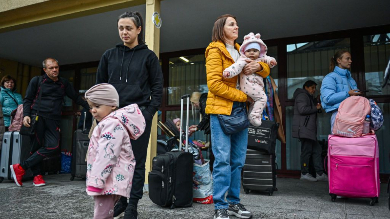 Испания отпуска по 400 евро месечно на украинските бежанци