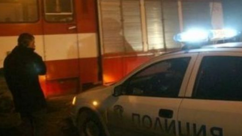Опасна ситуация по тъмно на пъпа на София, почерня от полиция и пожарни 