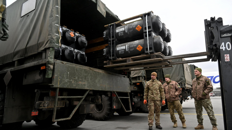 Fox News: САЩ ще трябва драстично да намалят доставките на оръжие за Украйна, Зеленски е предупреден