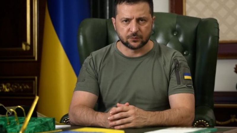 Зеленски заяви за тежки битки край два града в Донбас