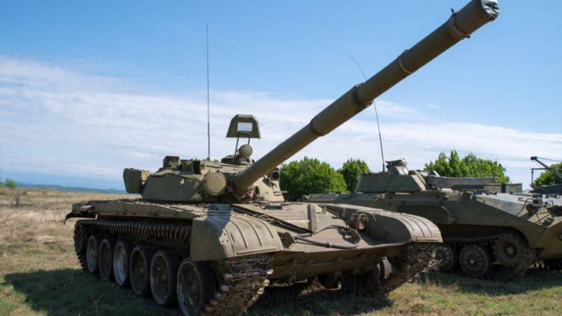 Минск потвърди: Русия изпраща 9000 войници и стотици танкове към Беларус