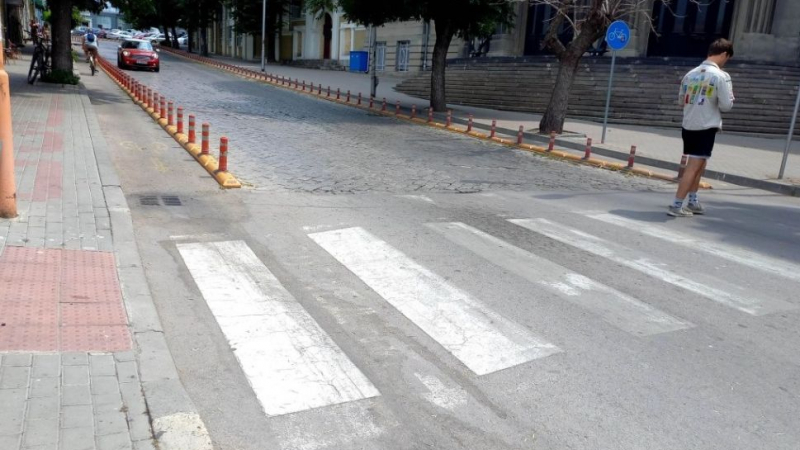 По-нелепо нещо на булевард във Велико Търново не сте виждали СНИМКИ
