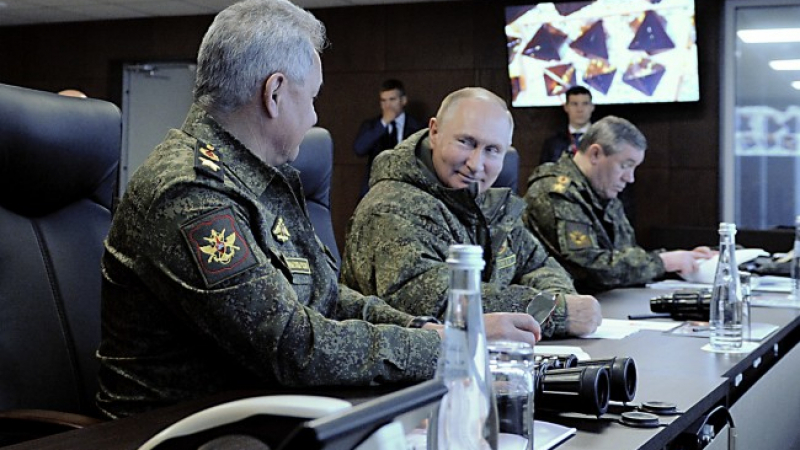 Bloomberg: Ще се подчинят ли генералите, ако Путин даде заповед за ядрен удар?